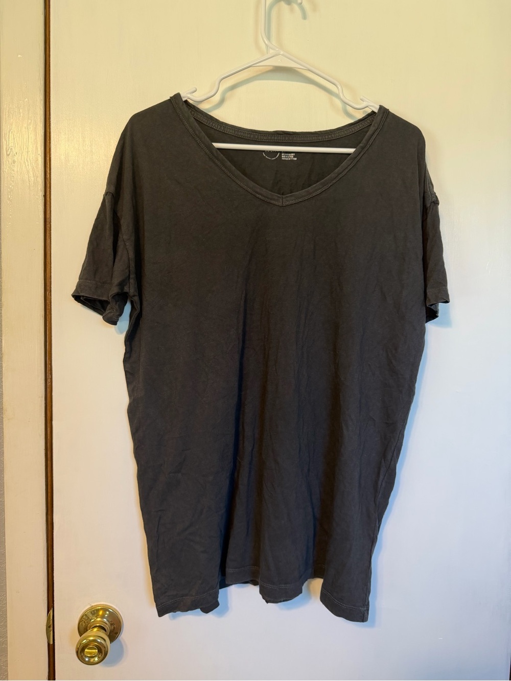 aerie Women's V-Neck Tee - Charcoal Gray